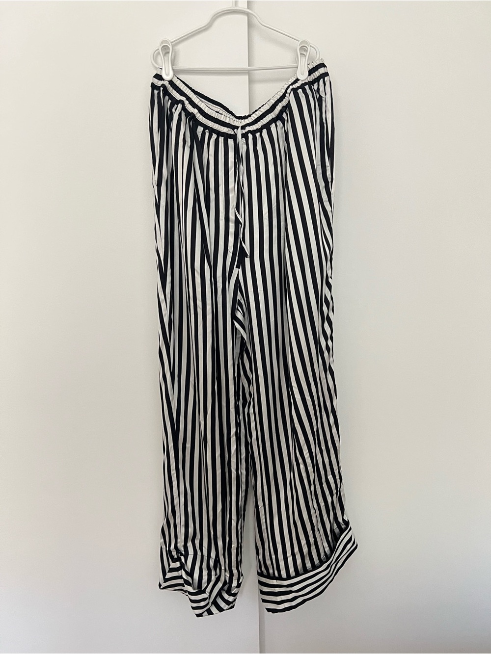 Sleeper Black & White Striped Pajamas 2 Piece Set Satin One Size $350 - Picture 9 of 12